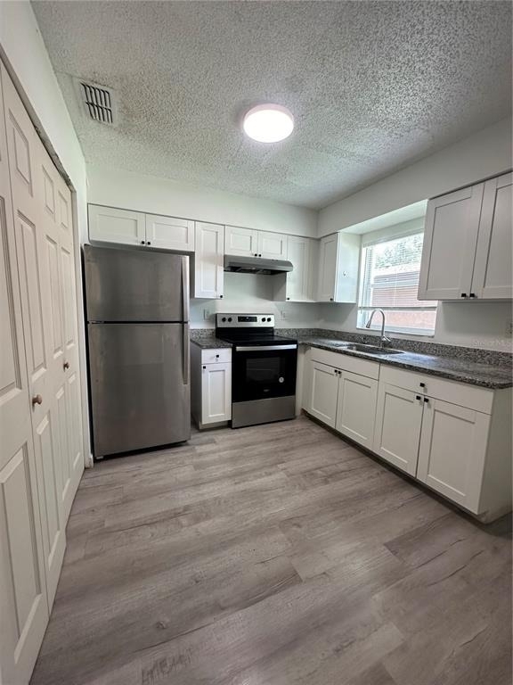 704 Sunset Avenue - Photo 1