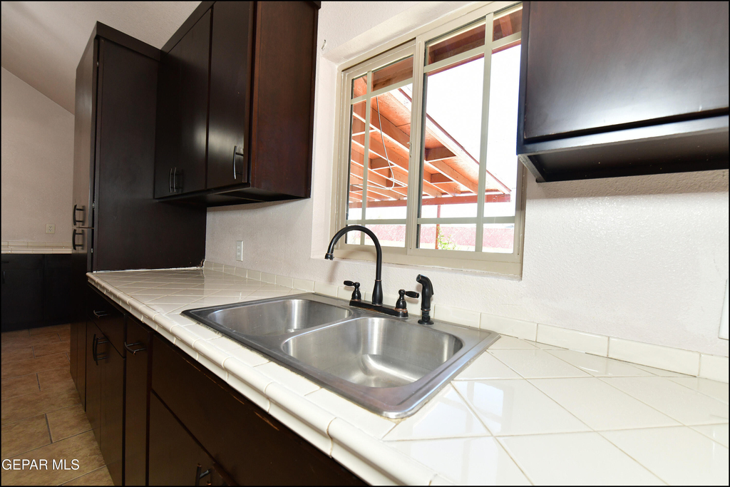 908 Bolivia Street - Photo 16