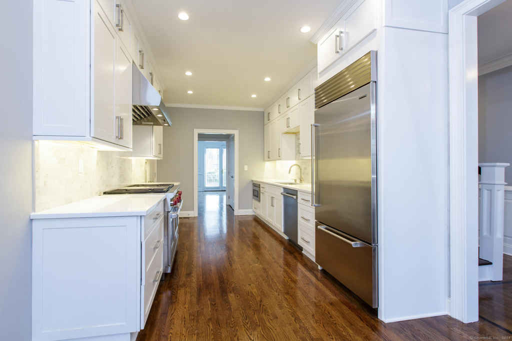 136 Harrison Avenue - Photo 4