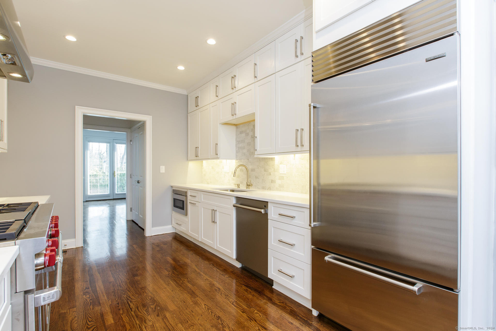 136 Harrison Avenue - Photo 5