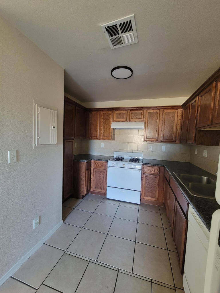 10051 Railroad Drive - Photo 20