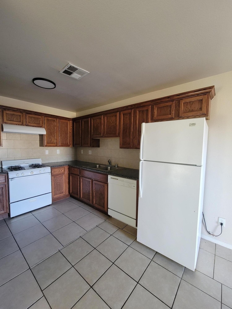 10051 Railroad Drive - Photo 19