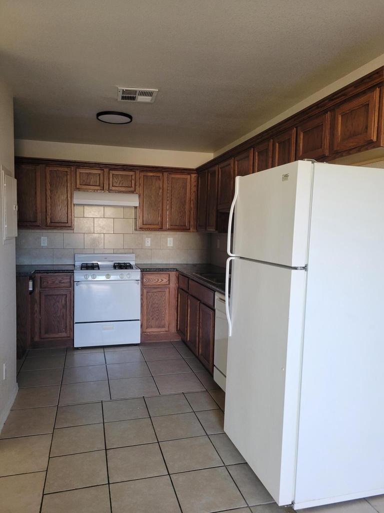 10051 Railroad Drive - Photo 17