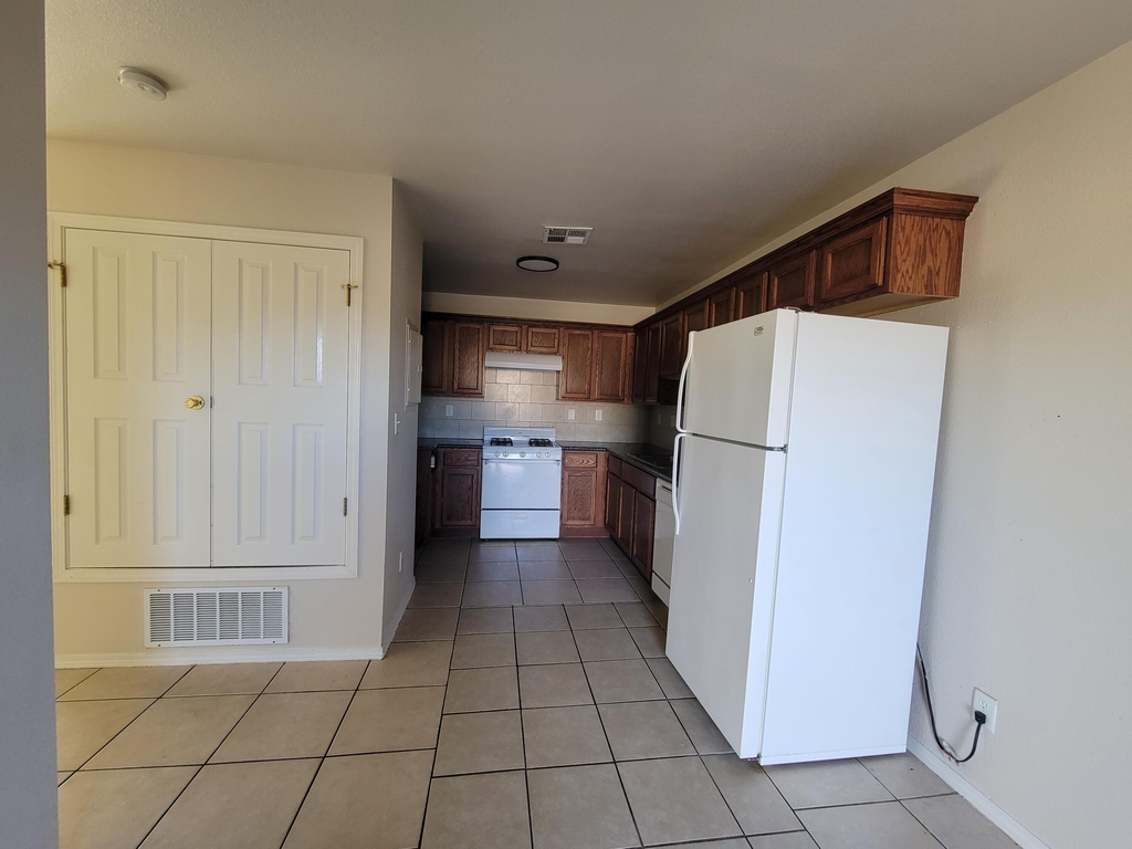 10051 Railroad Drive - Photo 18