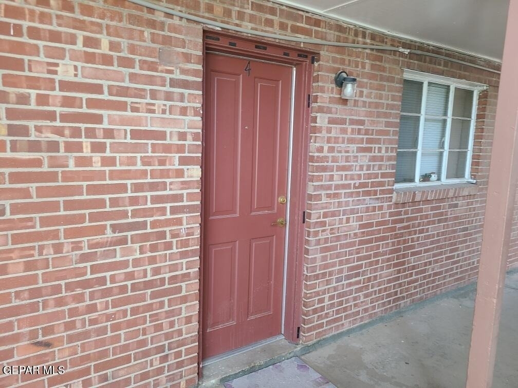 701 W Yandell Drive - Photo 1
