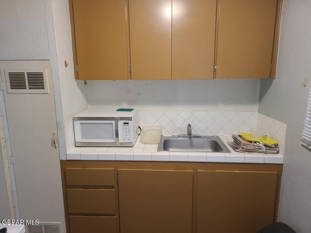 701 W Yandell Drive - Photo 7