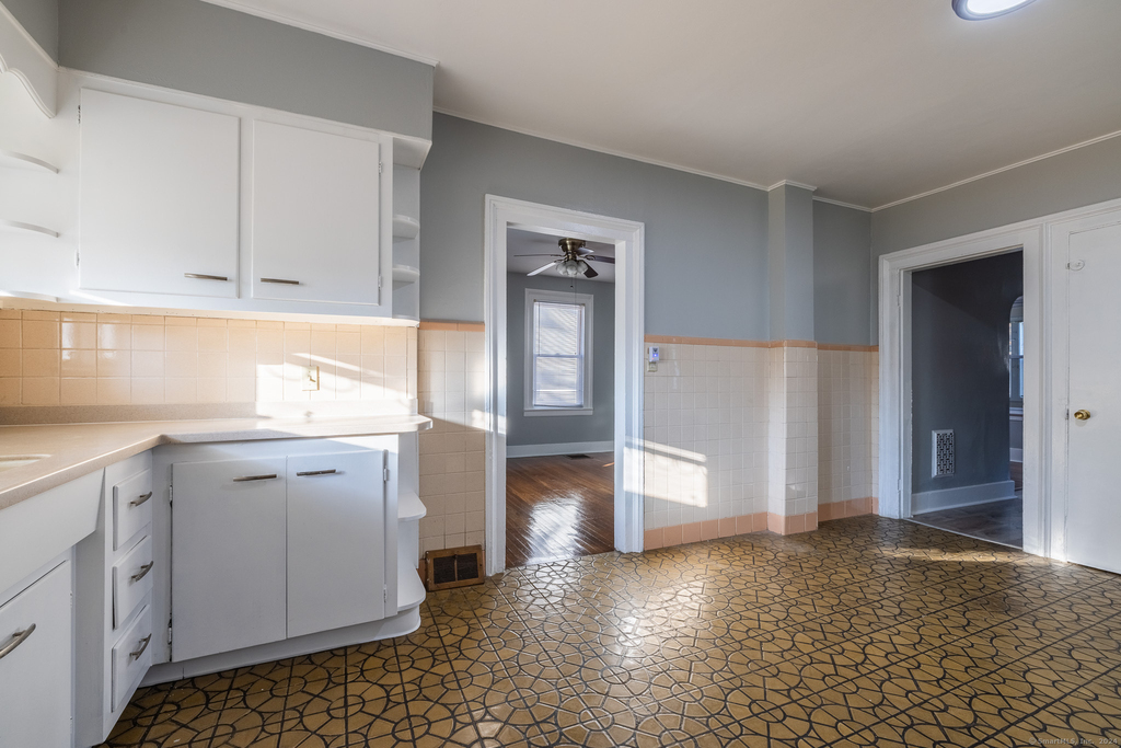 216 Howard Avenue - Photo 10