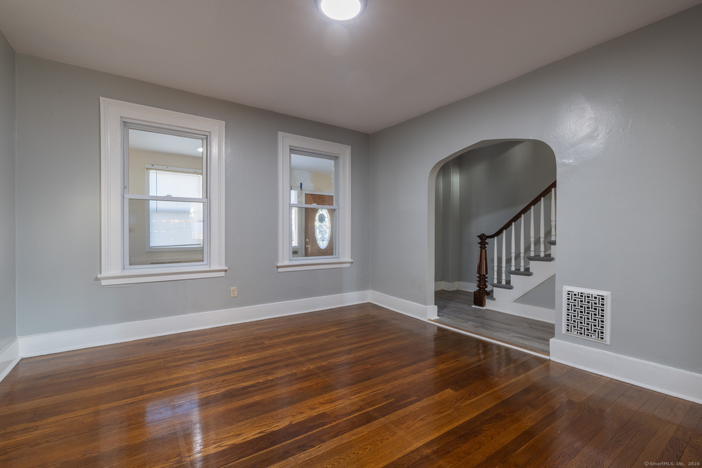 216 Howard Avenue - Photo 4