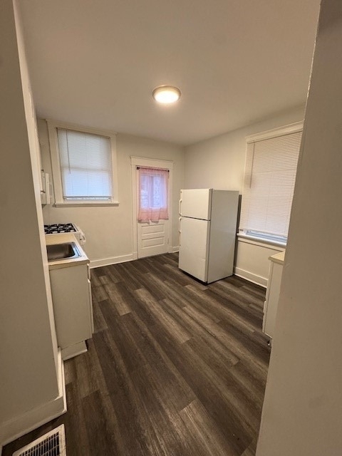 527 Halsey Ave - Photo 4