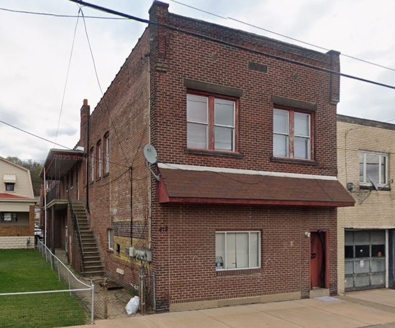 618 Broadway Ave - Photo 0
