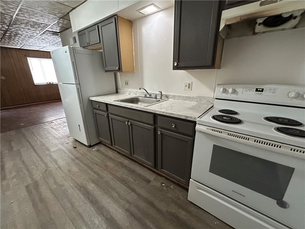 618 Broadway Ave - Photo 1
