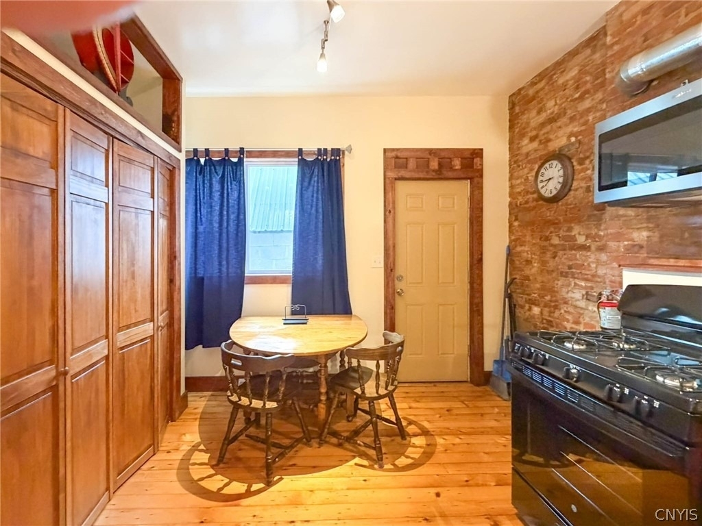 1015 White Place - Photo 8
