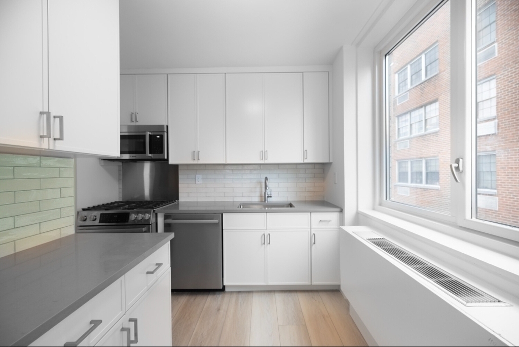East 34st - Photo 1