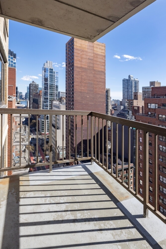 East 34st - Photo 3