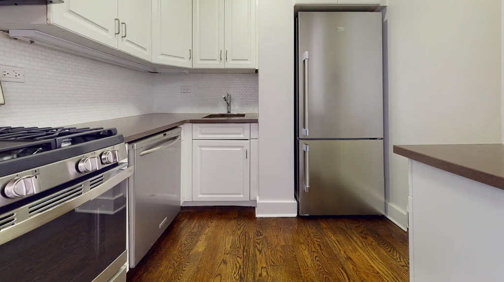 East 63rd Street - Photo 3