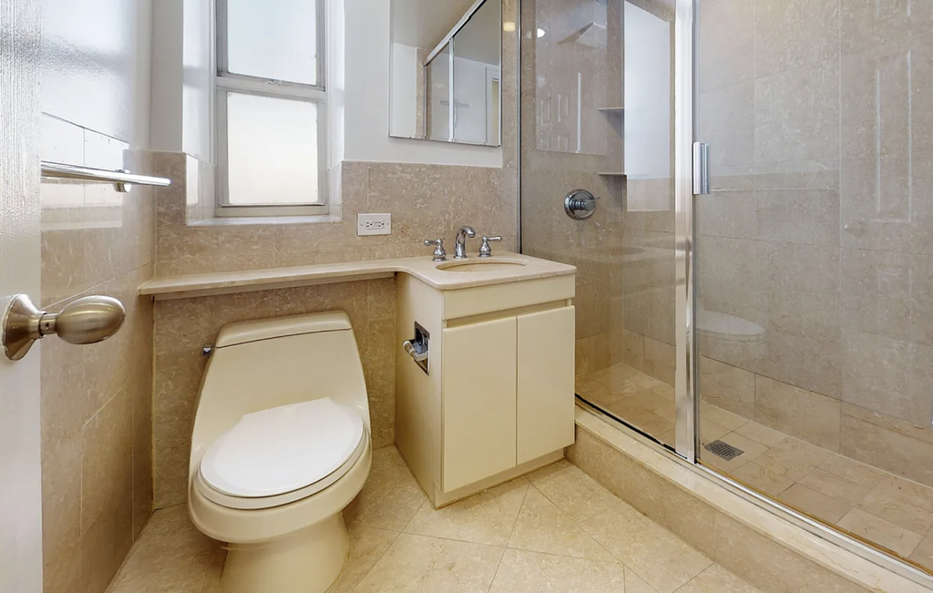 East 63rd Street - Photo 4