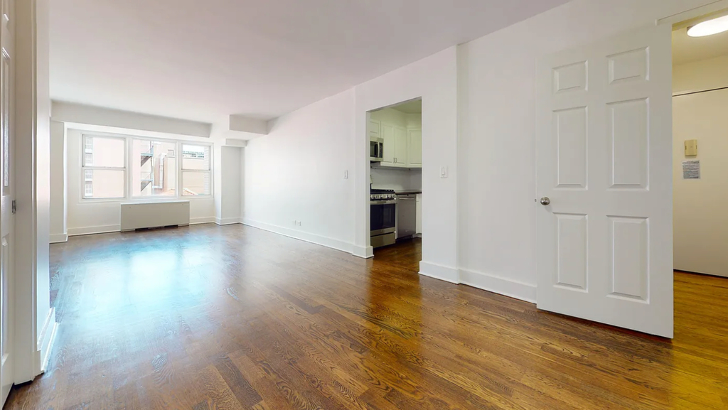 East 63rd Street - Photo 2