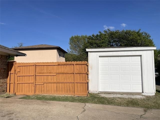 804 Lake Highlands Drive - Photo 2