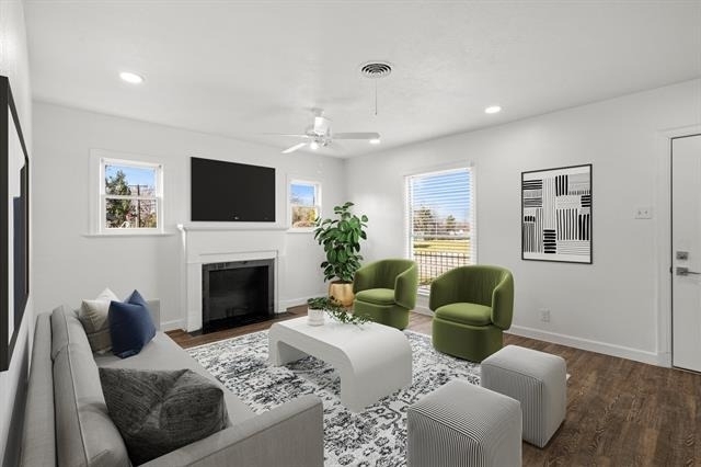 612 W 5th Street - Photo 2