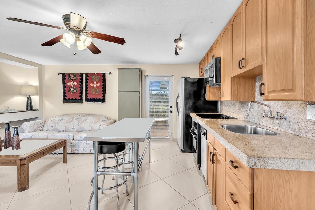 3998 Nw 5th Avenue - Photo 15