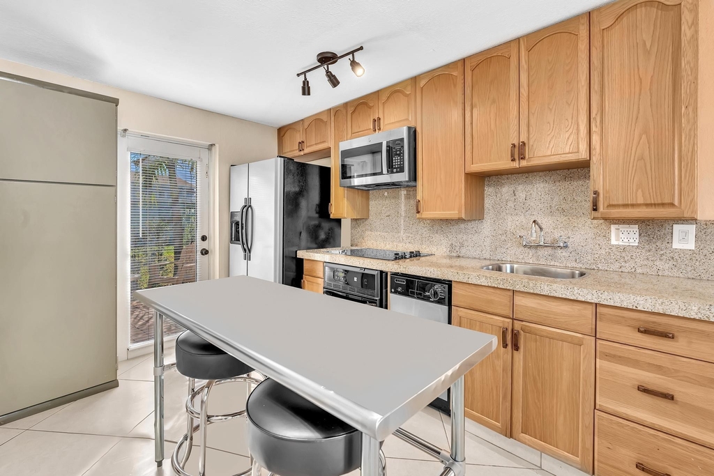 3998 Nw 5th Avenue - Photo 19
