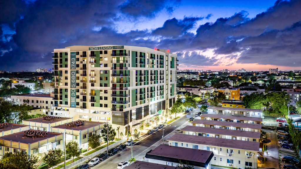 450 Sw 5th Street - Photo 0