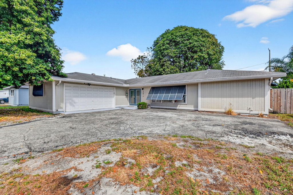 320 Riverdale Road - Photo 2