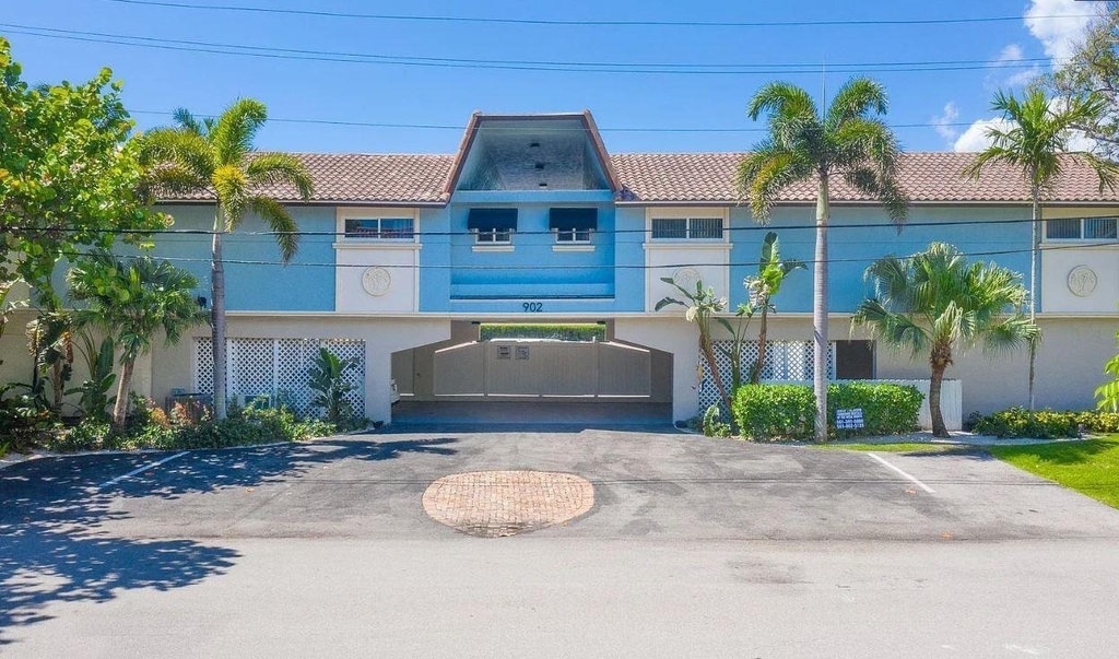 902 Palm Avenue - Photo 0