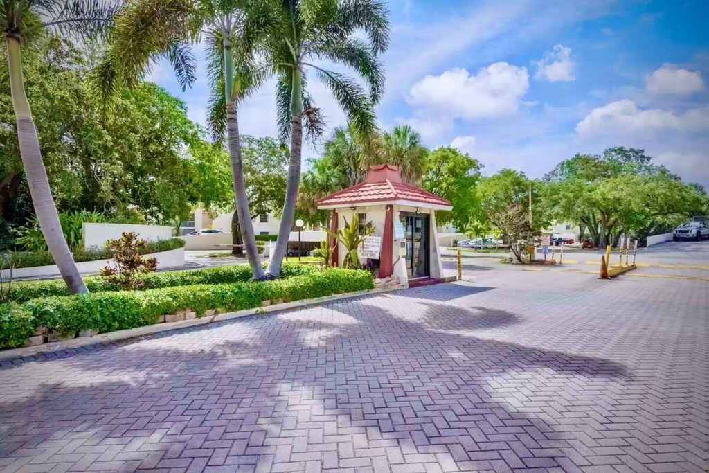 616 Nw 13th Street - Photo 1