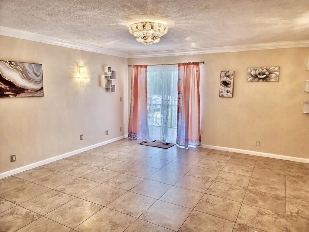 616 Nw 13th Street - Photo 2
