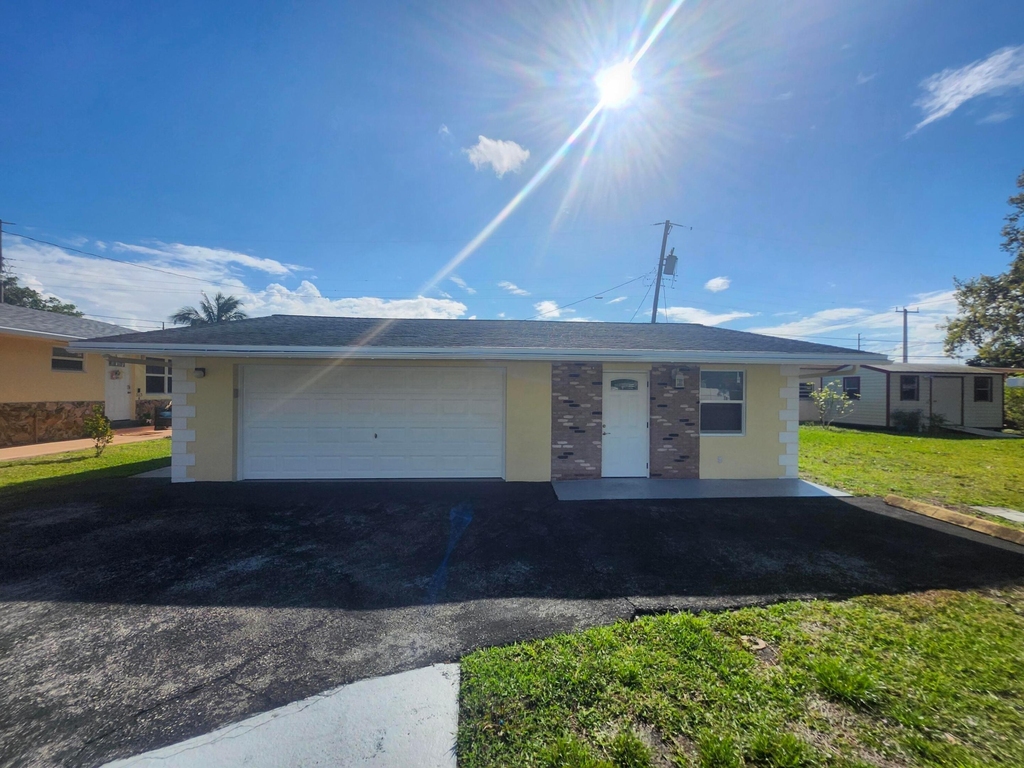 511 N 60th Way - Photo 0