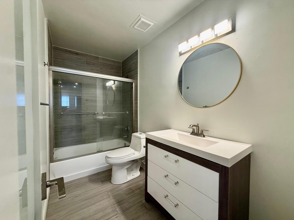 1215 Ne 17th Avenue - Photo 2