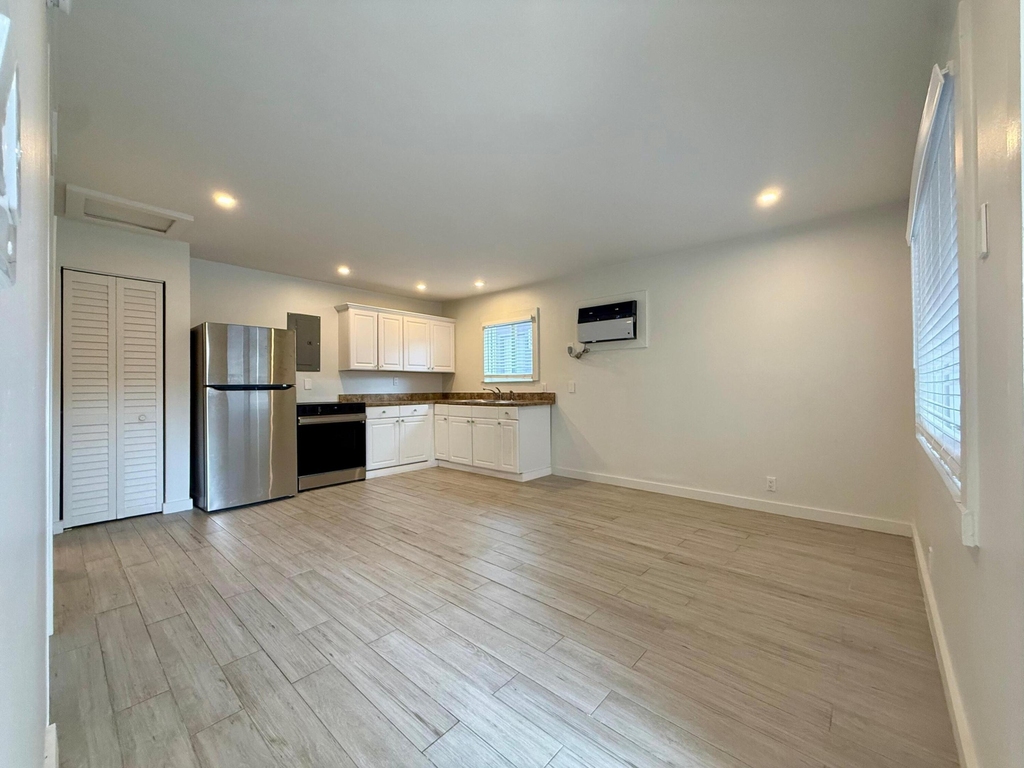 1215 Ne 17th Avenue - Photo 4