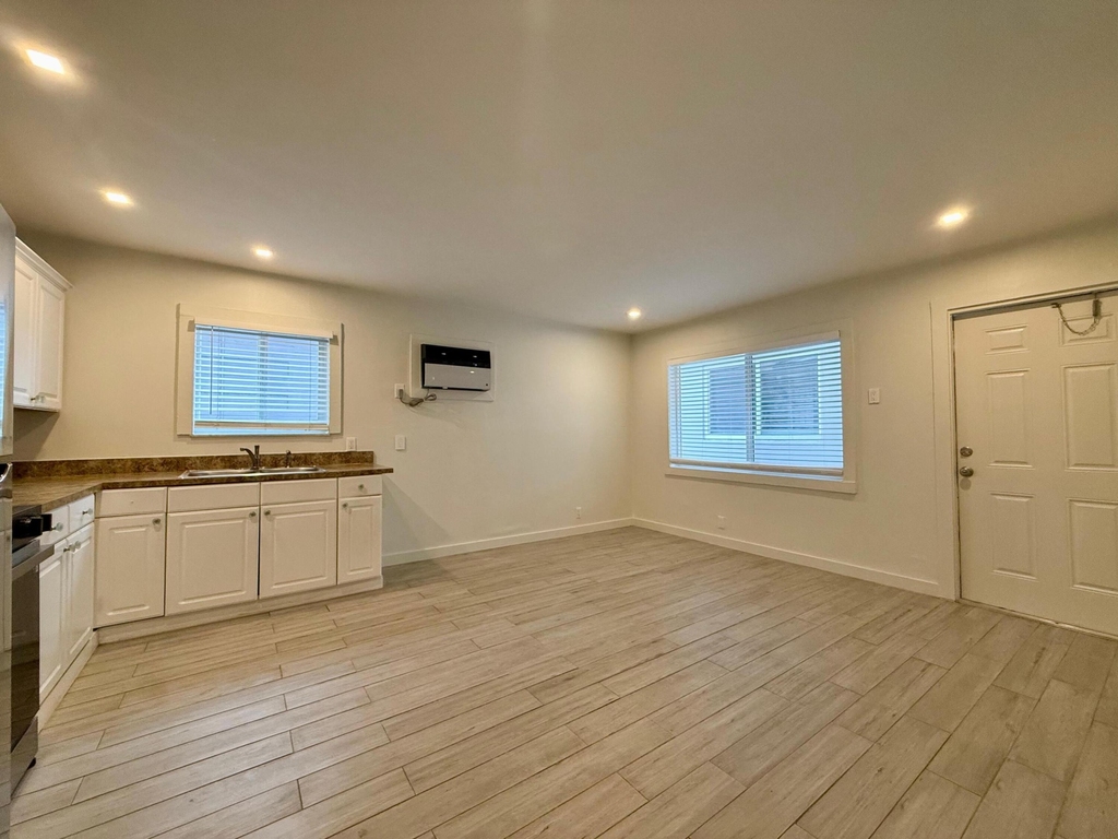1215 Ne 17th Avenue - Photo 5