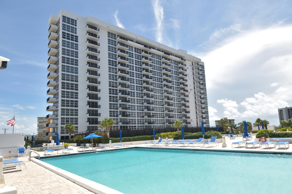 525 N Ocean Boulevard - Photo 0