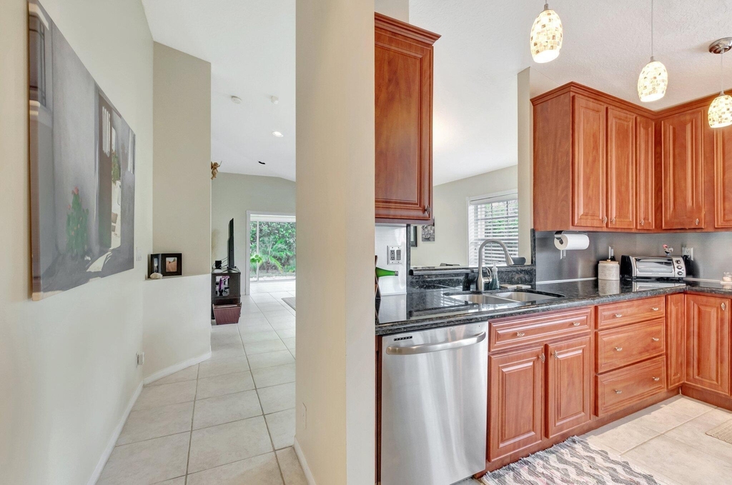 14211 W La Sedona Circle - Photo 7