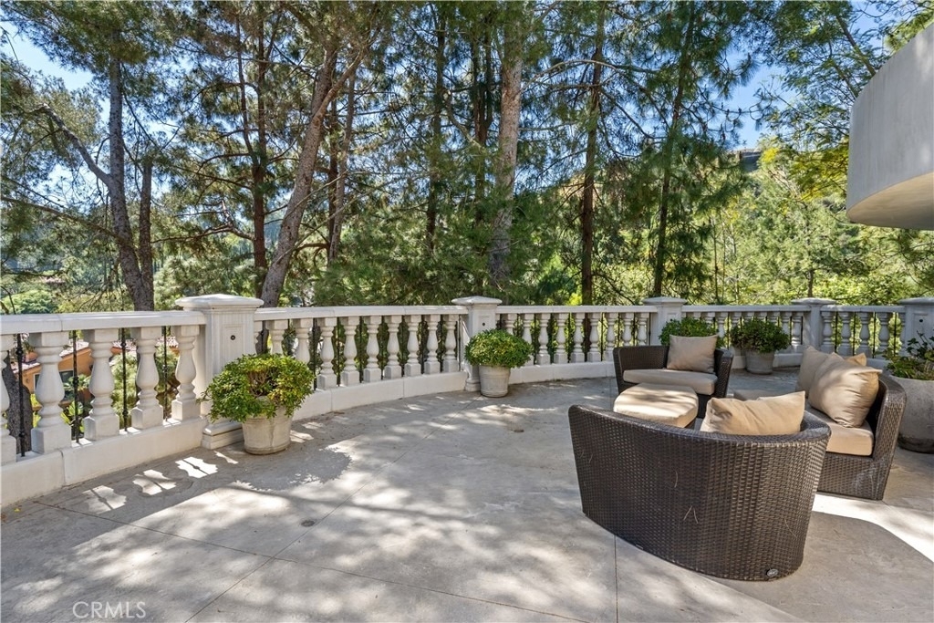 1210 Chantilly - Photo 15