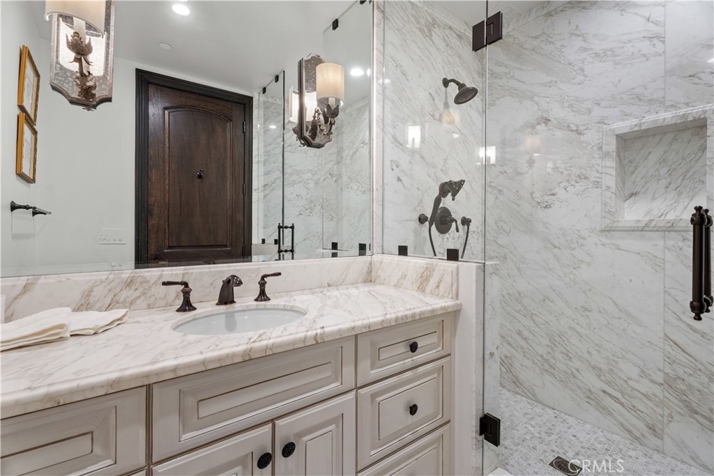 1210 Chantilly - Photo 21