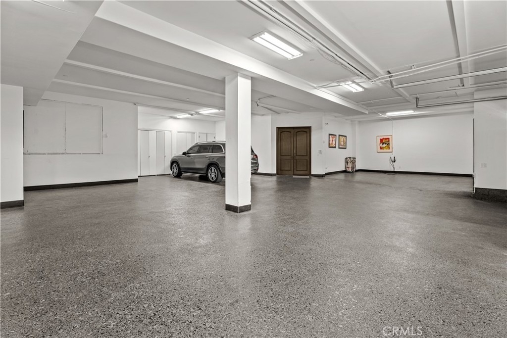 1210 Chantilly - Photo 35