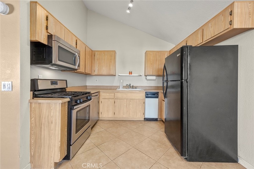 409 Utica - Photo 9