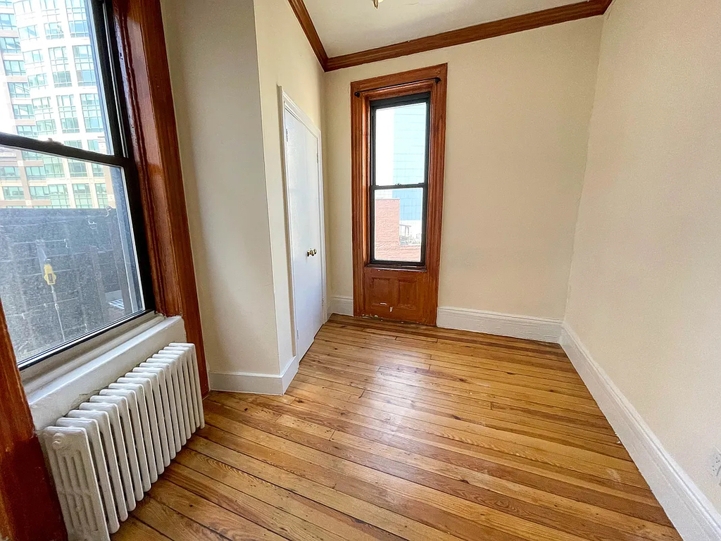 Sullivan Street - Photo 4