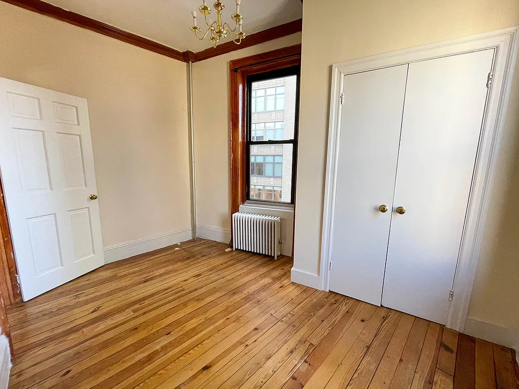Sullivan Street - Photo 2