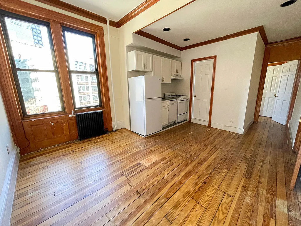 Sullivan Street - Photo 1