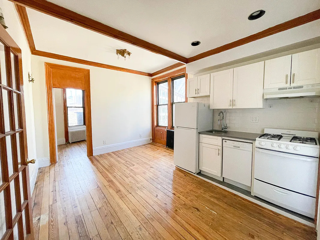 Sullivan Street - Photo 0