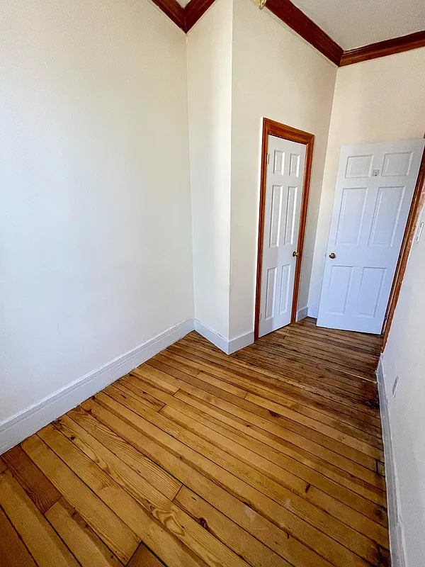 Sullivan Street - Photo 5
