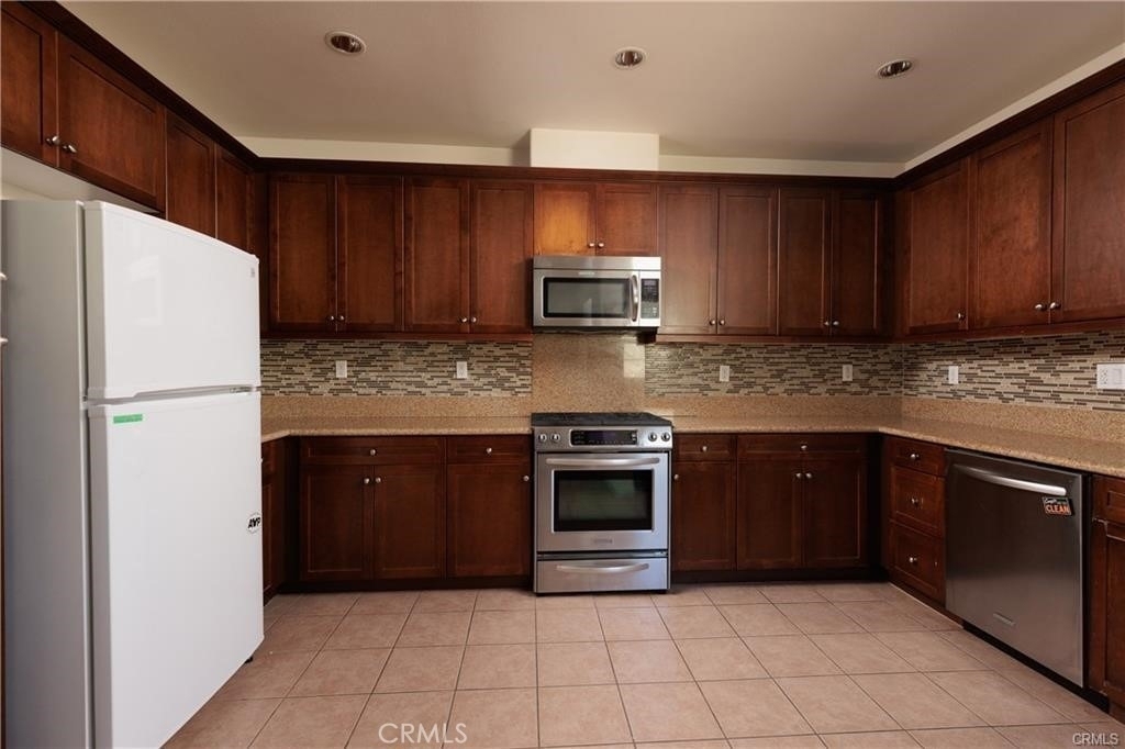 710 E Valencia - Photo 2