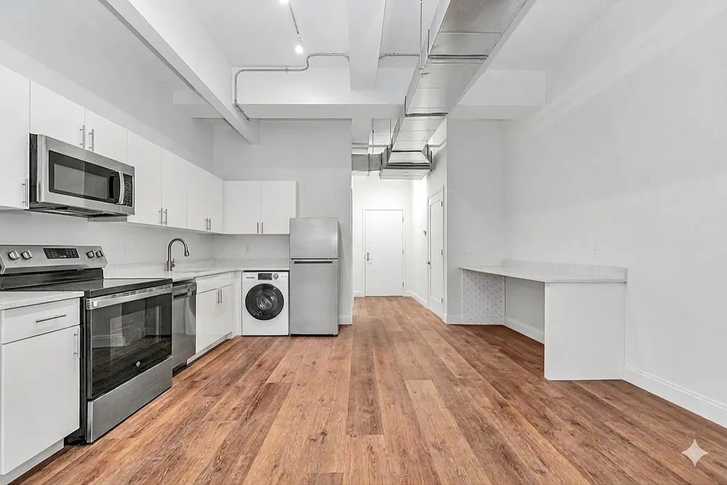 West 36th Street / 8th ave - Photo 2