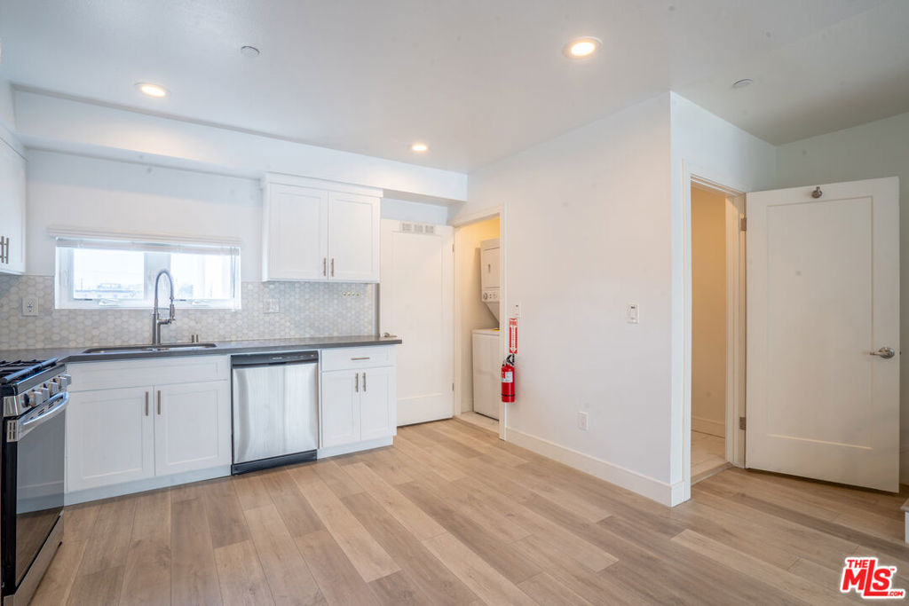 608 N Gramercy Place - Photo 2