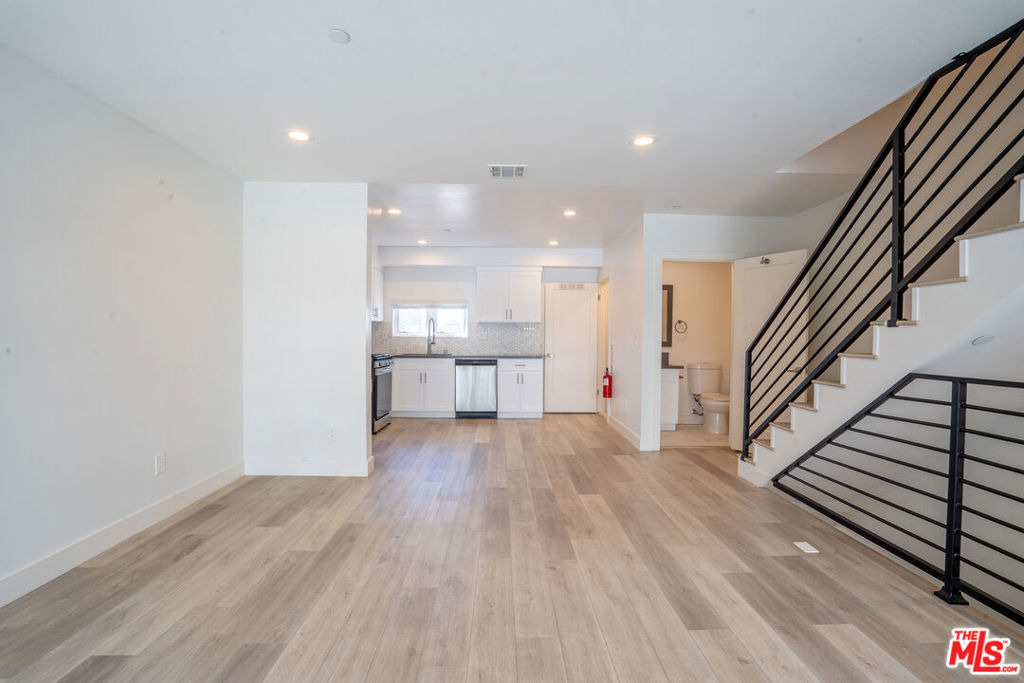608 N Gramercy Place - Photo 0