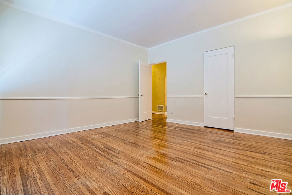 1071 S Cloverdale Avenue - Photo 36